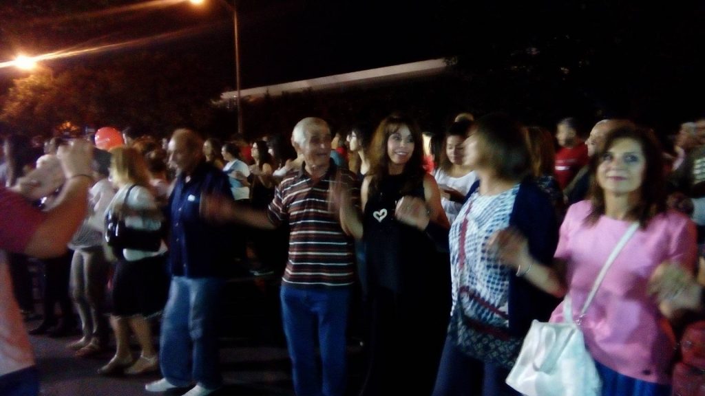 Για μια θέση στο Γκίνες: Χιλιάδες Πόντιοι -και όχι μόνο- «περικύκλωσαν» τη ΔΕΘ χορεύοντας ομάλ (βίντεο)
