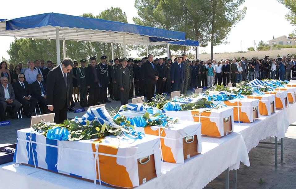 Στην Ελλάδα επέστρεψαν, μετά από 42 χρόνια, τα οστά των ηρώων από το Νοράτλας (PHOTOS)