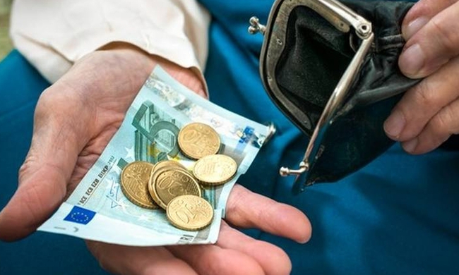 Μείον 10-18 τοις εκατό στις συντάξεις μέσω κατάργησης οικογενειακών επιδομάτων