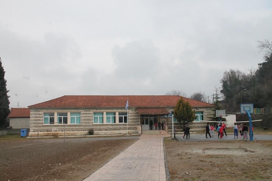 Ο Δήμαρχος Αλμωπίας επισκέφτηκε το Δημοτικό Σχολείο, το Νηπιαγωγείο και τον παιδικό σταθμό