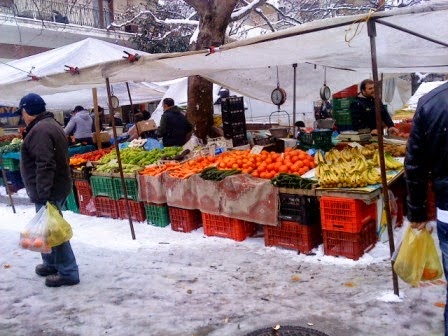Την απαλλαγή όσων δραστηριοποιούνται στις λαικές αγορές απο την καταβολή ημερίσιου τέλους συμμετοχής για το διάστημα της κακοκαιρίας ζήτησε η Π.Κ.Μ.