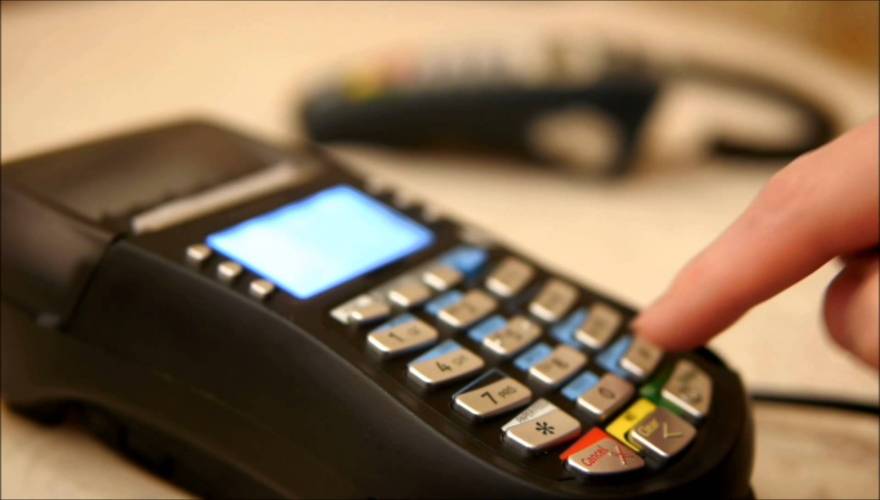 Ποιοι υποχρεώνονται να προμηθευτούν POS μέχρι το τέλος Ιουνίου 2017