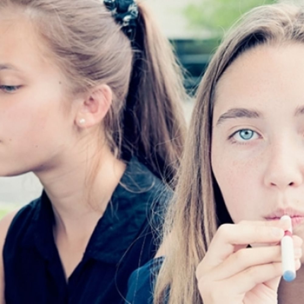 Οι έφηβοι που κάνουν ηλεκτρονικό τσιγάρο πιο εύκολα γυρίζουν σε… κανονικό