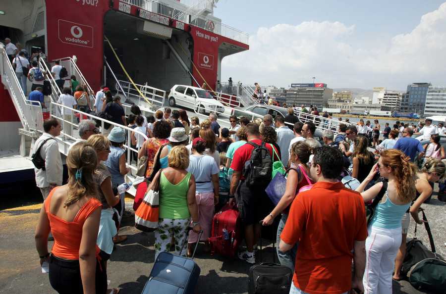 ΕΛΣΤΑΤ: Μειωμένη κατά 46,8% η κίνηση επιβατών στα λιμάνια το α’ τρίμηνο
