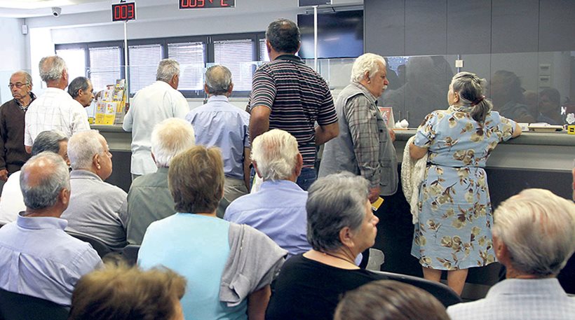 Η ΕΛΣΤΑΤ αδειάζει την κυβέρνηση: Στον «αέρα» χιλιάδες νέες και παλαίες συντάξεις