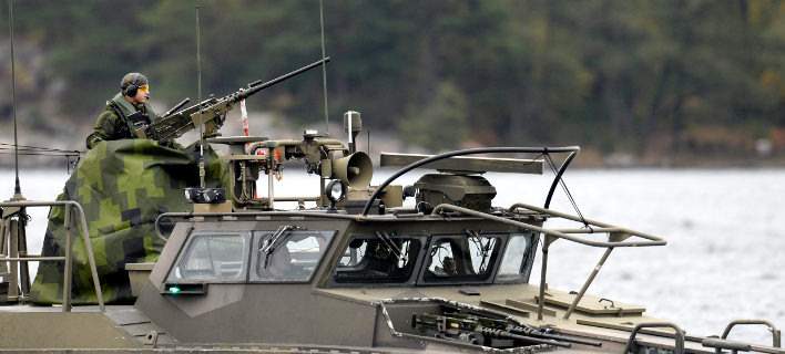 H Σουηδία επαναφέρει τη στρατιωτική θητεία από το καλοκαίρι του 2017