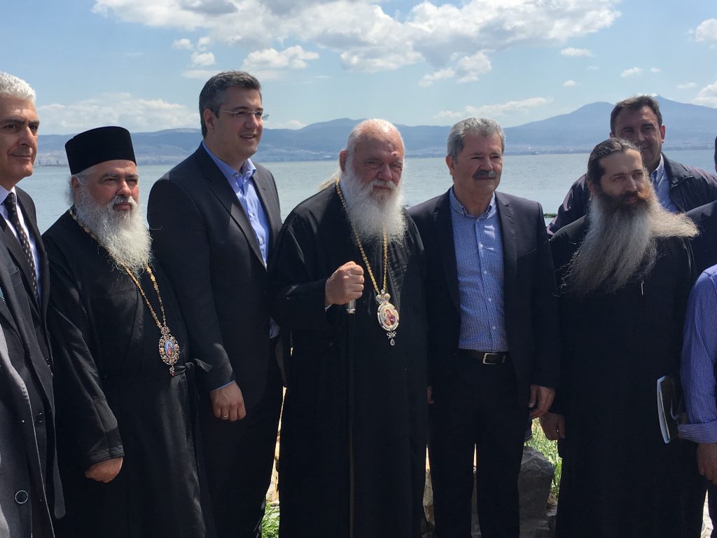 Ο περιφερειάρχης Κεντρικής Μακεδονίας Απόστολος Τζιτζικώστας με τον Μακαριότατο Αρχιεπίσκοπο Ιερώνυμο, στη Λιμνοθάλασσα Καλοχωρίου