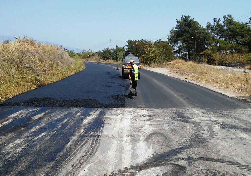 Υπεγράφησαν οι συμβάσεις για έργα οδοποιίας στην Πέλλα