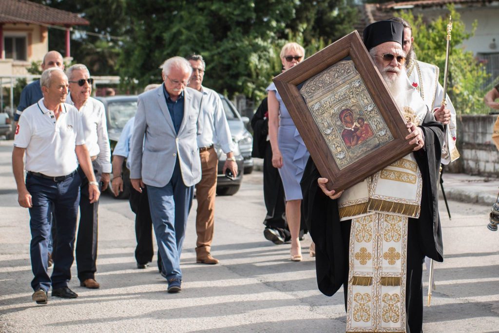 Με μεγαλοπρέπεια και όλες τις τιμές υποδέχτηκε η Εύξεινος Λέσχη Χαρίεσσας αντίγραφο της Ιεράς εικόνας της Παναγίας Σουμελά