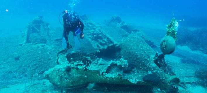 Ικαρία: Βομβαρδιστικό «κρυβόταν» στη θάλασσα για 72 χρόνια [βίντεο]