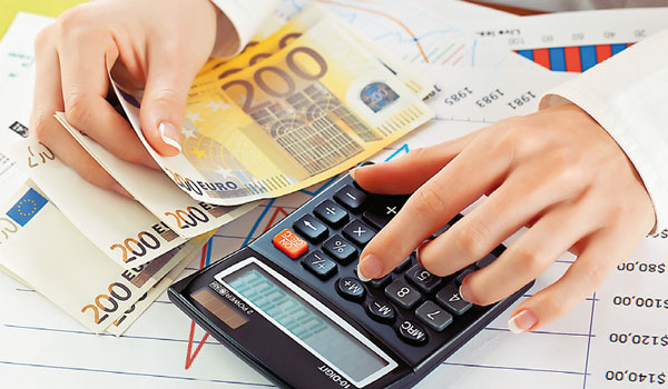«Φέσια» 54 δισ. ευρώ στην εφορία από 8.080 οφειλέτες – 367.253 φορολογούμενοι χρωστούν έως 1 ευρώ