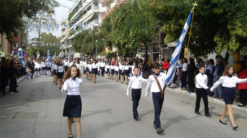 Με κλήρωση και όχι με βαθμολογία οι σημαιοφόροι στα δημοτικά σχολεία