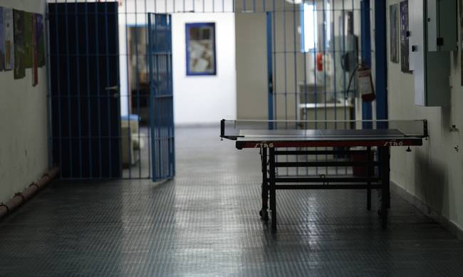 Δύο κρατούμενοι το «έσκασαν» από τις αγροτικές φυλακές Κασσάνδρας και αναζητούνται
