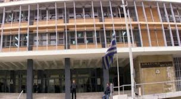 Σε δίκη ο 45χρονος λέκτορας του ΑΠΘ, για τη δολοφονία της συζύγου του και της γιαγιάς της