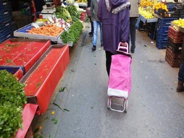 Οικονομική ενίσχυση των απροστάτευτων παιδιών με κουπόνια για τις λαϊκές αγορές