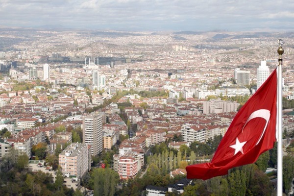 Ξαναρχίζει τις χορηγήσεις βίζα η αμερικανική πρεσβεία στην Τουρκία