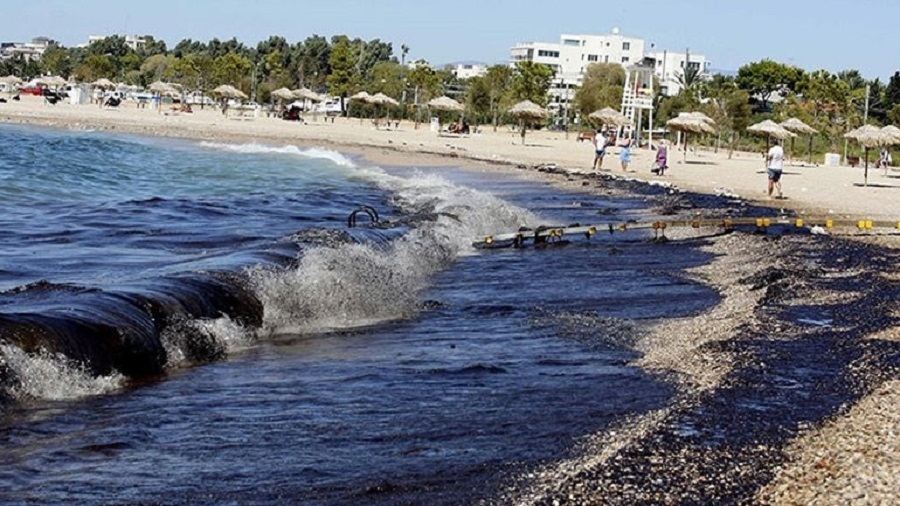 Αρχίζει η διαδικασία για αποζημιώσεις από τη ρύπανση στον Σαρωνικό