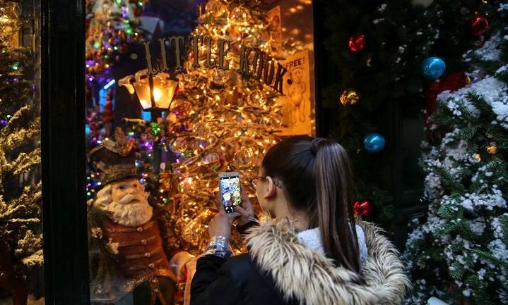 Πώς θα λειτουργήσουν τα καταστήματα έως την παραμονή Πρωτοχρονιάς