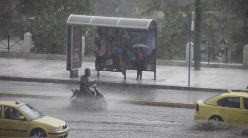 Συνεχίζεται η κακοκαιρία με βροχές και καταιγίδες – Πώς θα υποδεχθούμε το 2018