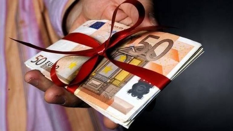 ΕΣΕΕ: «Ποσό 1,59 δισ.ευρώ θα “πέσει” στην αγορά από το δώρο των Χριστουγέννων»