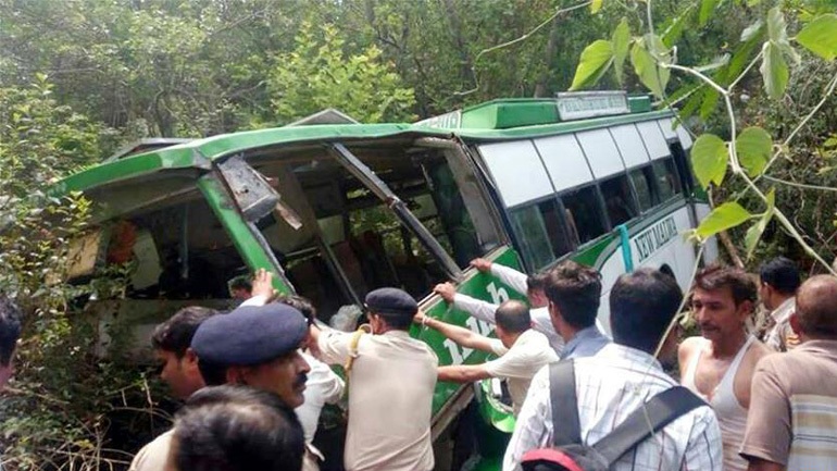 Ινδία: 35 άνθρωποι σκοτώθηκαν όταν λεωφορείο έπεσε σε κανάλι