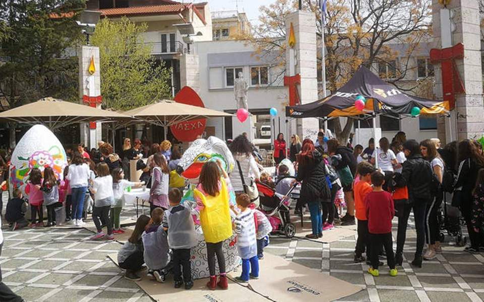 Πασχαλινό αυγό ύψους 2,10 μέτρων στην Πτολεμαΐδα