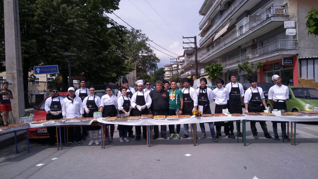 Οι σπουδαστές του ΙΕΚ Αριδαίας «κέρασαν» τους επισκέπτες του 1ου Ημιμαραθωνίου Αλμωπίας