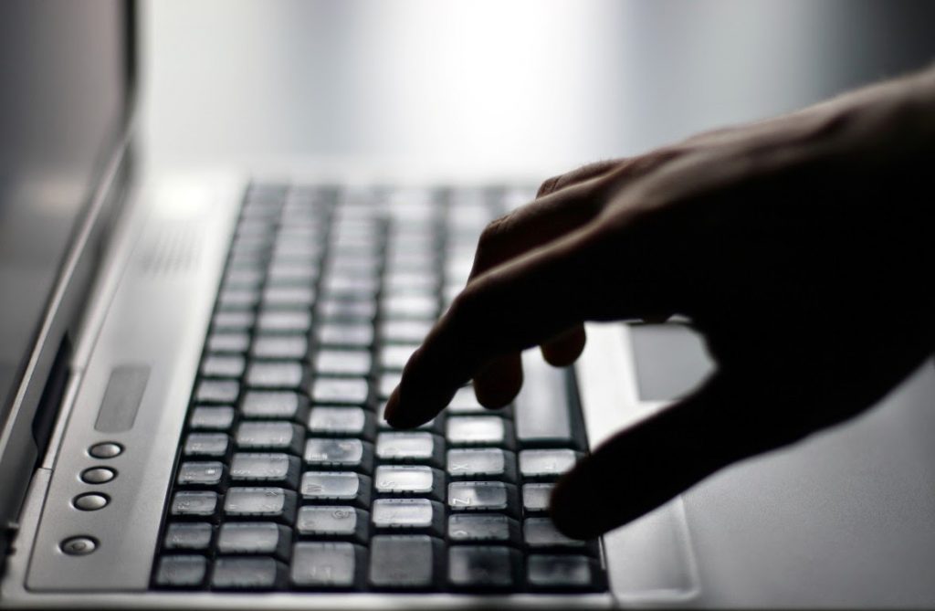 ΕΛ.ΑΣ.: Εκλεβαν το e-banking πολιτών και ξέπλεναν μέσω ΜΚΟ-Μπλεγμένος 30χρονος απο τα Γιαννιτσά