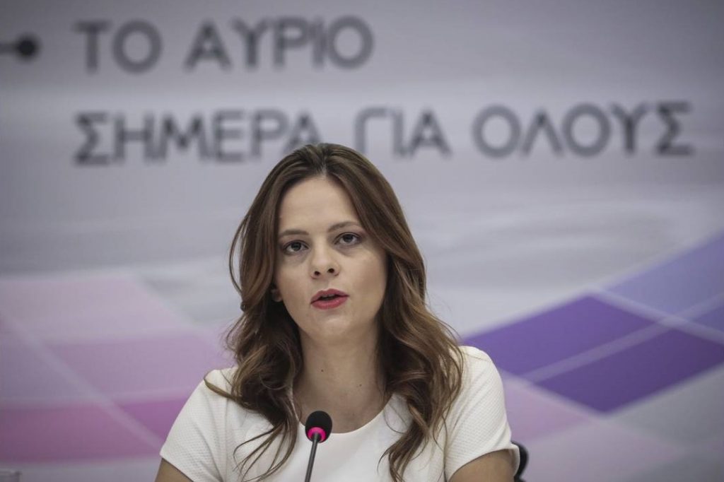 Νέα μέτρα κατά της ανεργίας παρουσίασε η υπουργός Εργασίας
