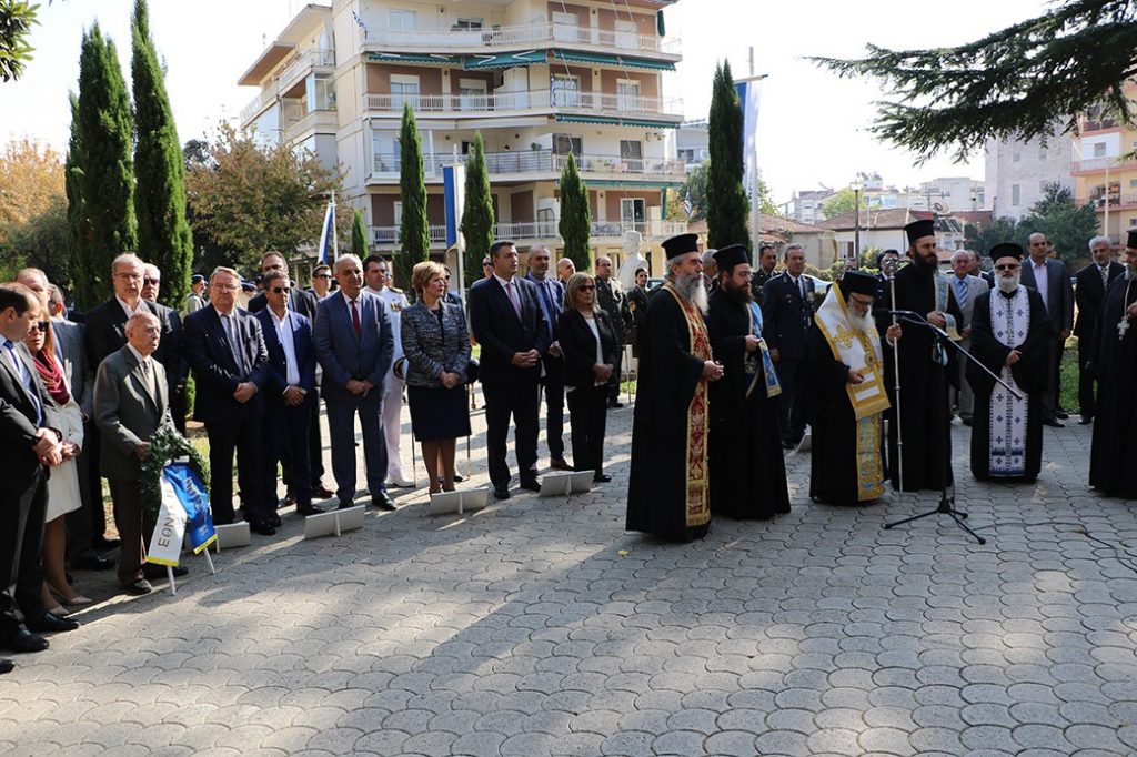 Με λαμπρότητα πραγματοποιήθηκε η παρέλαση στην Έδεσσα – Παρόν και ο Περιφερειάρχης Απόστολος Τζιτζικώστας