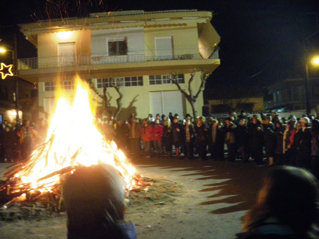 Αναβίωση   του    χριστουγεννιάτικου  πατροπαράδοτου  εθίμου   ¨Εννιά  Φαγιά¨ απο τον Π.Σ. Ανατολική Ρωμυλία Καρυωτών