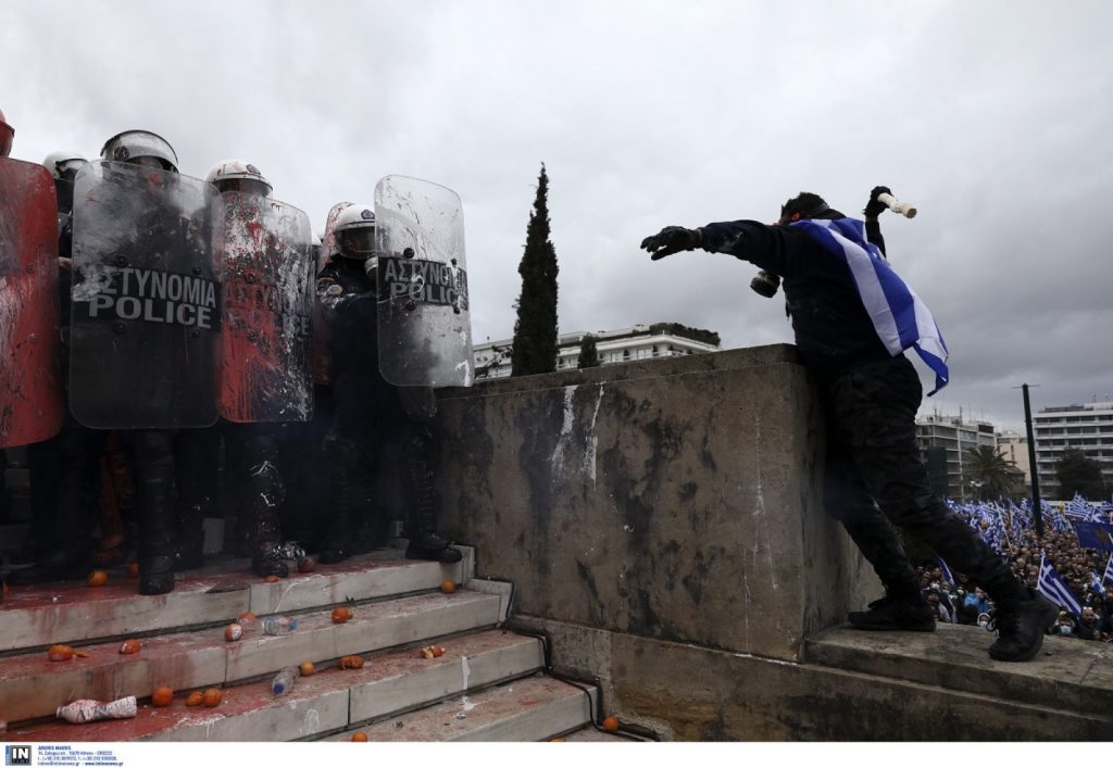 Σύγκρουση διαδηλωτών με τα ΜΑΤ – Ρίψη δακρυγόνων