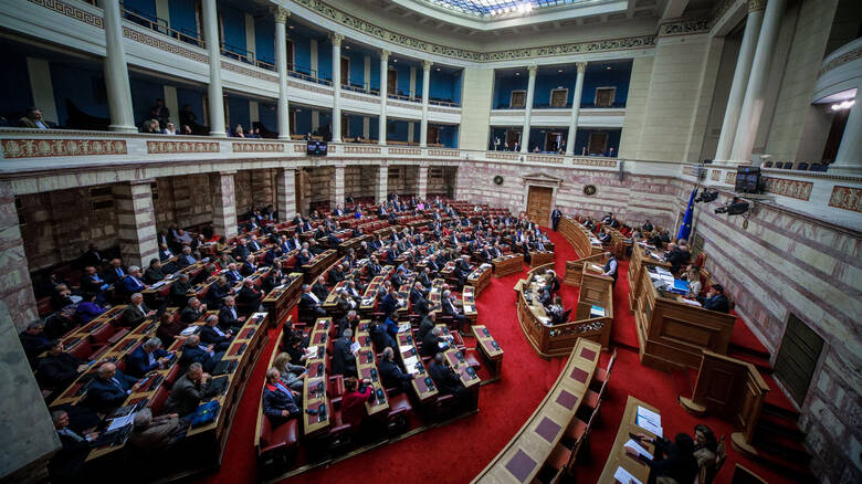 Ασφαλιστικό νομοσχέδιο: Συνεχίζεται για δεύτερη ημέρα η συζήτηση στη Βουλή