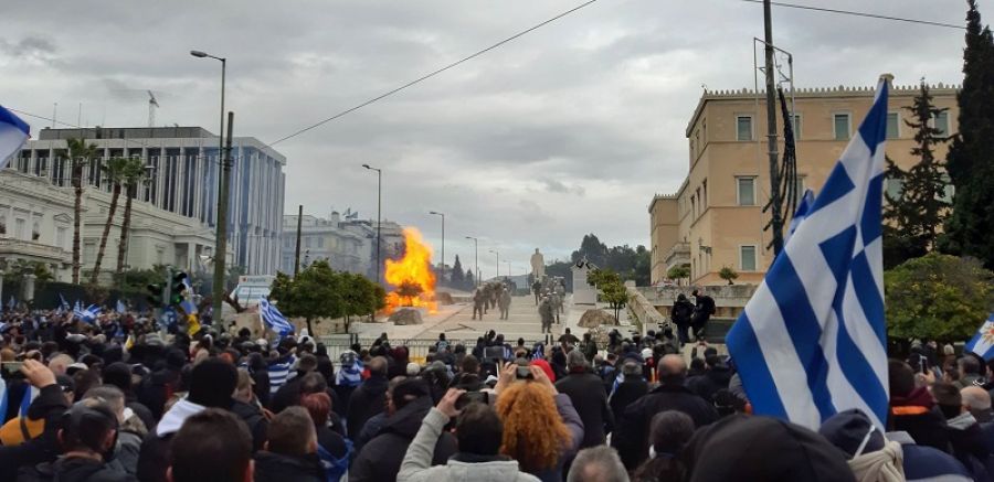 Στη Δικαιοσύνη προσφεύγει η Παμμακεδονική Ομοσπονδία για τα επεισόδια στο Σύνταγμα