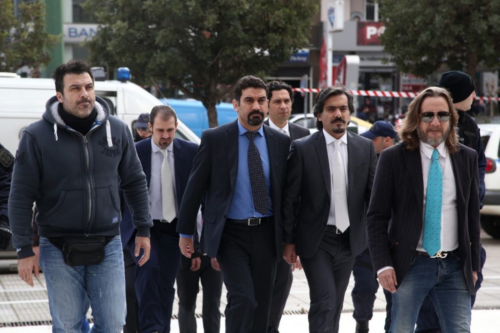 Η Τουρκία επικήρυξε τους οκτώ στρατιωτικούς που κατηγορούνται για πραξικόπημα