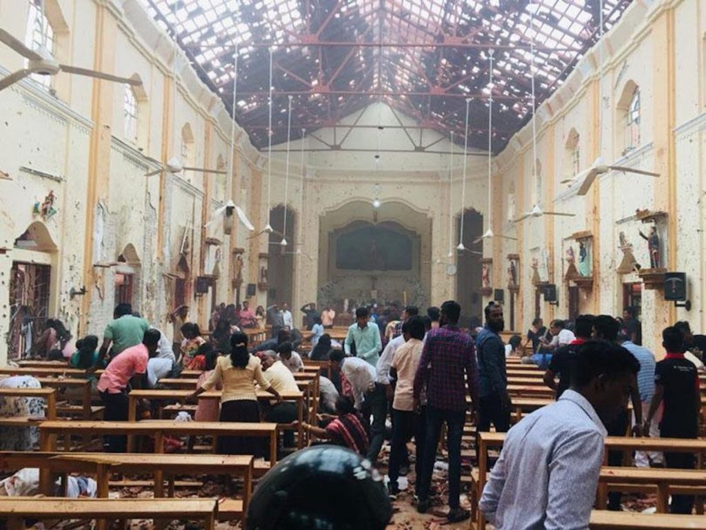 Σρι Λάνκα: 156 νεκροί από εκρήξεις βομβών σε εκκλησίες και ξενοδοχεία