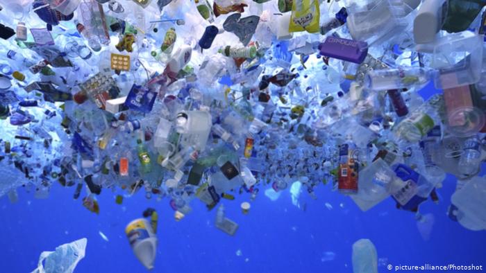 Πέντε γραμμάρια πλαστικό καταπίνει κάθε εβδομάδα ο άνθρωπος λέει το WWF