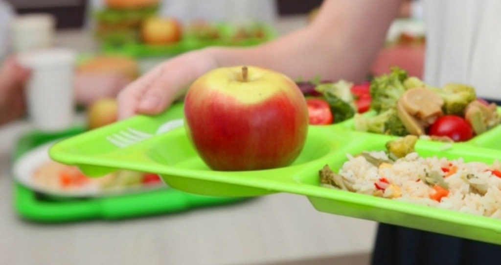Σχολικά γεύματα: Επέκταση του προγράμματος σε 1.227 σχολεία – 15 από την Π.Ε. Πέλλας