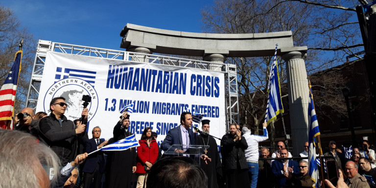 Νέα Υόρκη: Μεγάλο συλλαλητήριο ομογενών κατά της παραβίασης των ελληνικών συνόρων [εικόνες]
