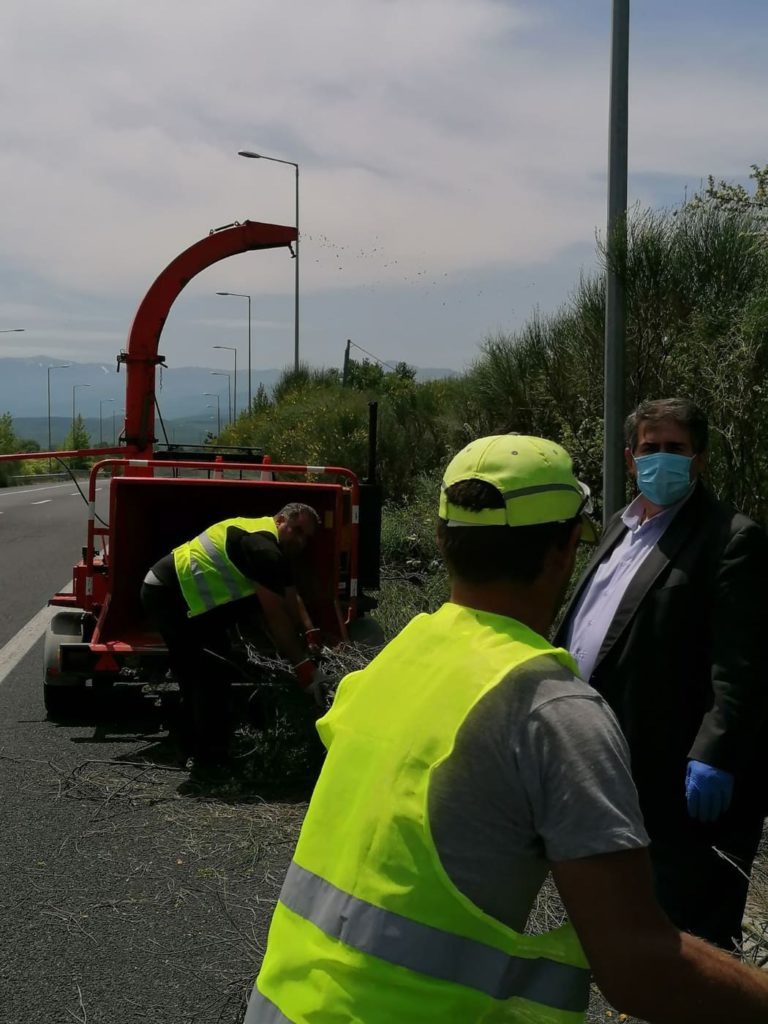 Υλοποιείται με γρήγορους ρυθμούς το έργο καθαρισμού και κοπής  χόρτων στο οδικό δίκτυο αρμοδιότητας ΠΕ Πέλλας