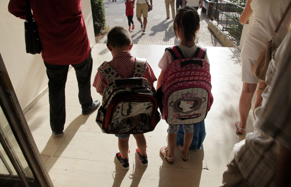 Σχολικές τσάντες στα παιδιά της Α’ Δημοτικού των πολύτεκνων οικογενειών της Κεντρικής Μακεδονίας παραδίδει  η Περιφέρεια Κεντρικής Μακεδονίας