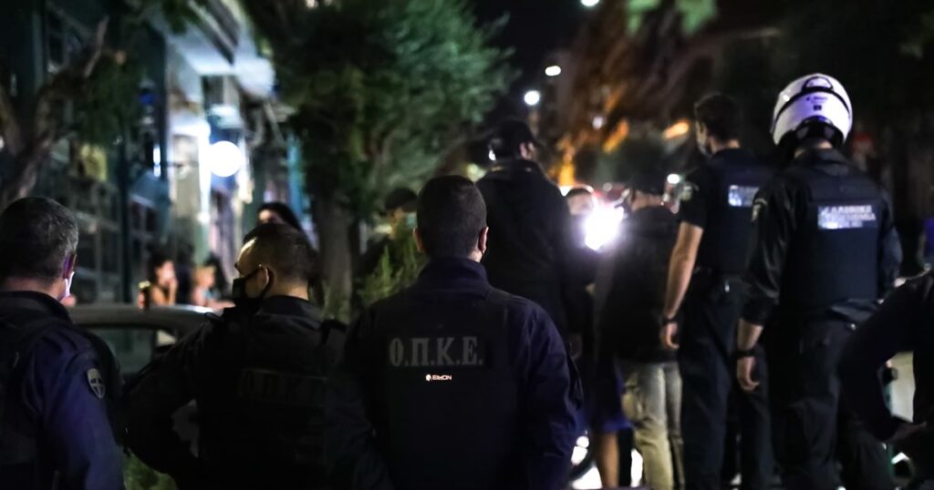 Πρόστιμα και συλλήψεις σε κορονοπάρτι στη Θεσσαλονίκη