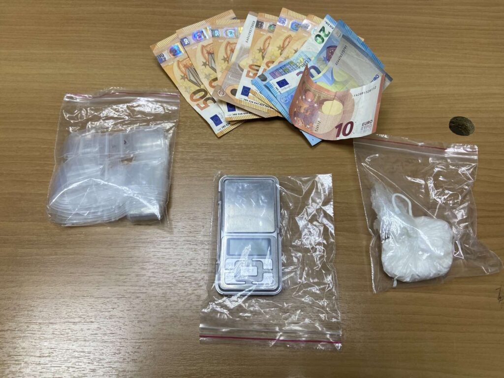 Συνελήφθη ένα άτομο στη Θεσσαλονίκη για κατοχή ναρκωτικών: Σε έρευνα της οικίας του βρέθηκαν και κατασχέθηκαν πάνω από 45  γραμμάρια κοκαΐνης