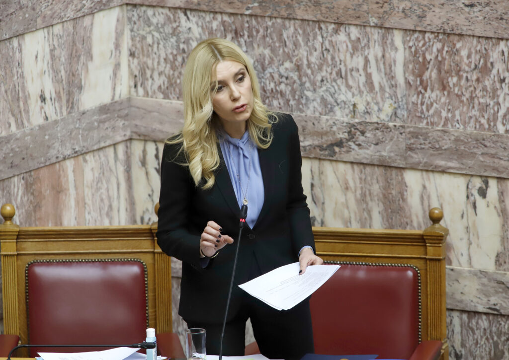 ΥφΑΑΤ, Φ. Αραμπατζή στην Βουλή: Το στέλεχος του κορωνοϊού στα μινκ της Δυτικής Μακεδονίας δεν σχετίζεται επ’ ουδενί με τη μετάλλαξη της Δανίας