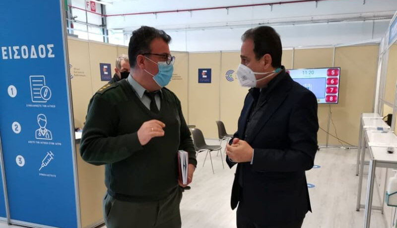 Επίσκεψη του Προέδρου του Ιατρικού Συλλόγου Θεσσαλονίκης στο μεγαλύτερο εμβολιαστικό κέντρο της χώρας, κατά την πρώτη ημέρα λειτουργίας του, στις εγκαταστάσεις της HELEXPO-ΔΕΘ
