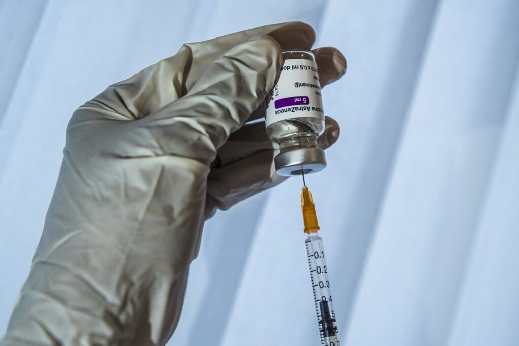 Ρεκόρ ραντεβού εμβολιασμών για τους 30αρηδες, τα επόμενα βήματα προς την «ελευθερία»