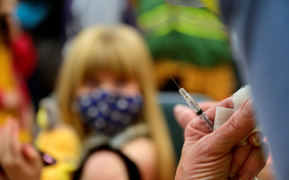 Πλεύρης: Δεν αποκλείουμε κανένα μέτρο για ανεμβολίαστους, εφόσον χρειαστεί