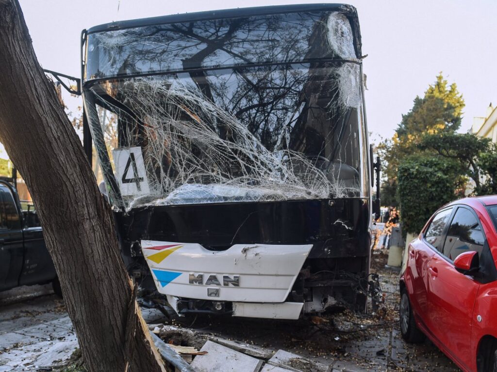 ΟΑΣΘ: Ερευνα για τις συνθήκες του ατυχήματος με λεωφορείο