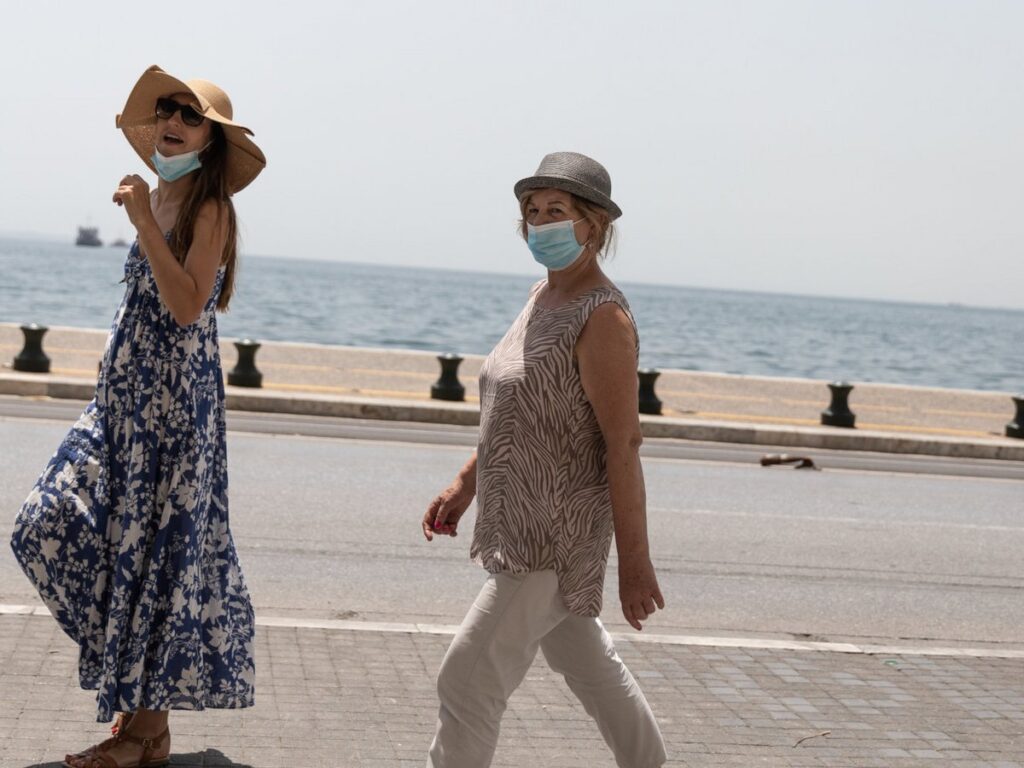 Τζανάκης: Μετά το Πάσχα πρέπει να αποσυρθεί σταδιακά η μάσκα
