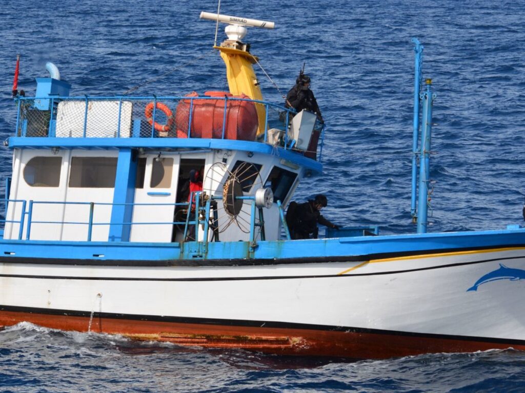 Τραγωδία στην Κρήτη: Ανετράπη αλιευτικό σκάφος -Ένας νεκρός